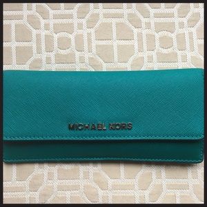 Michael Kors Jet Set Travel Wallet