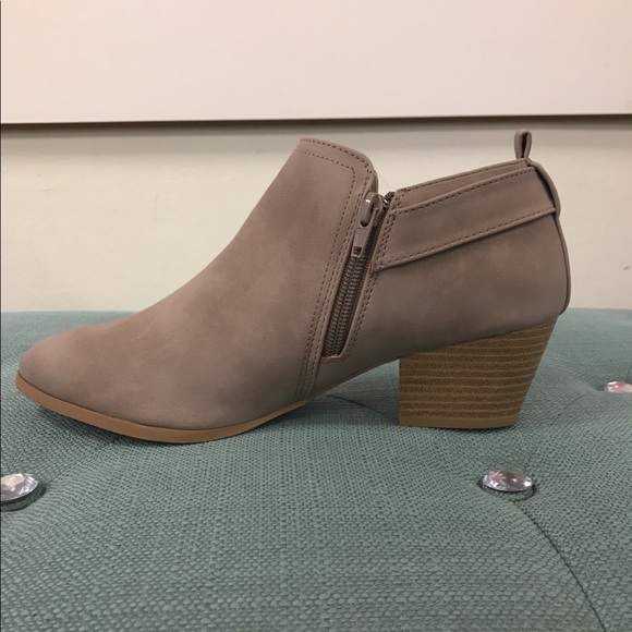 ✨AM-Travis Grey Booties✨ - Picture 4 of 5