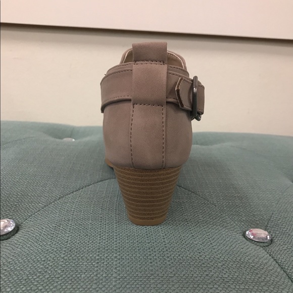 ✨AM-Travis Grey Booties✨ - Picture 5 of 5