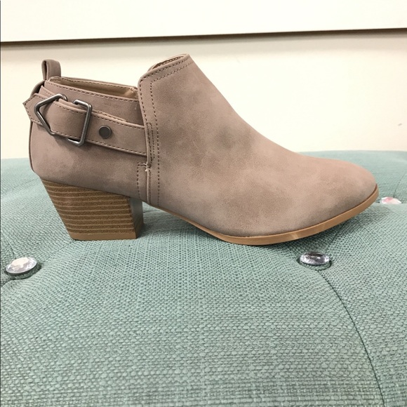 ✨AM-Travis Grey Booties✨ - Picture 3 of 5