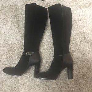 Classy suede black boots