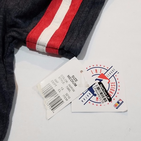 Women's V-Neck Minnesota Twins Tee - Picture 5 of 8