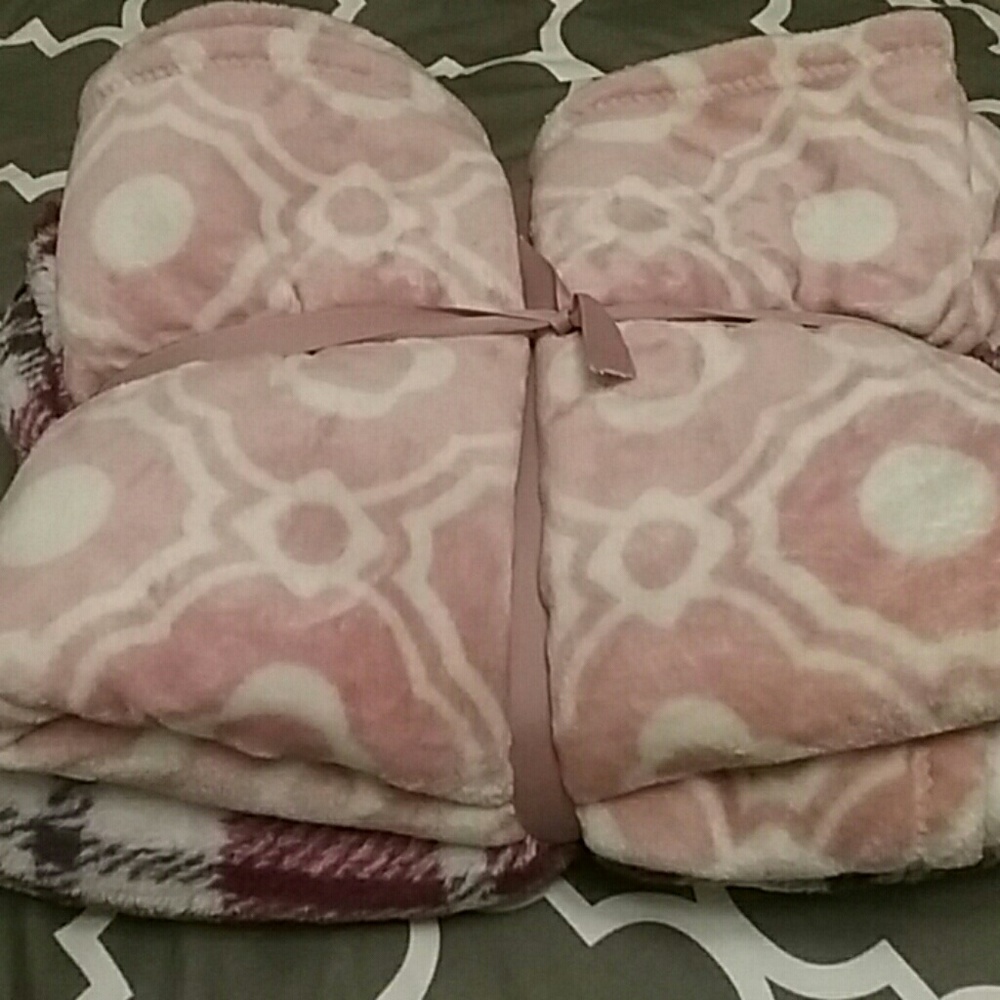 Plush Throw Bundle