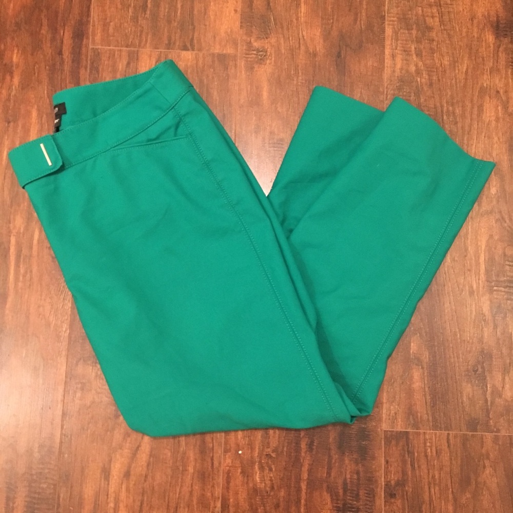 SALE💖 White House Black Market green ankle pants