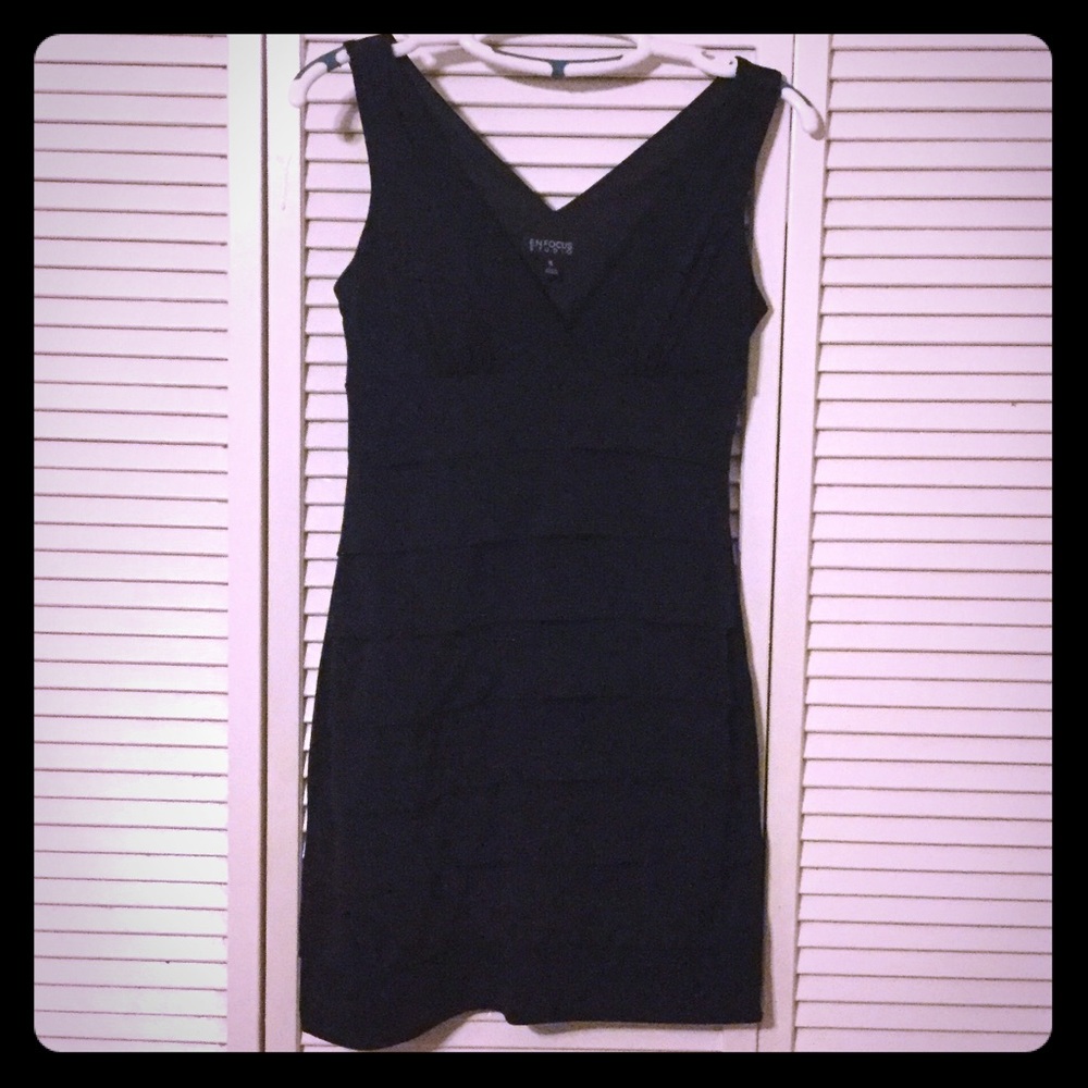 Sleeveless tiered form fitting dress