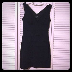 Sleeveless tiered form fitting dress