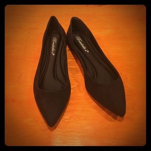 Size 6 black suade point toe flats