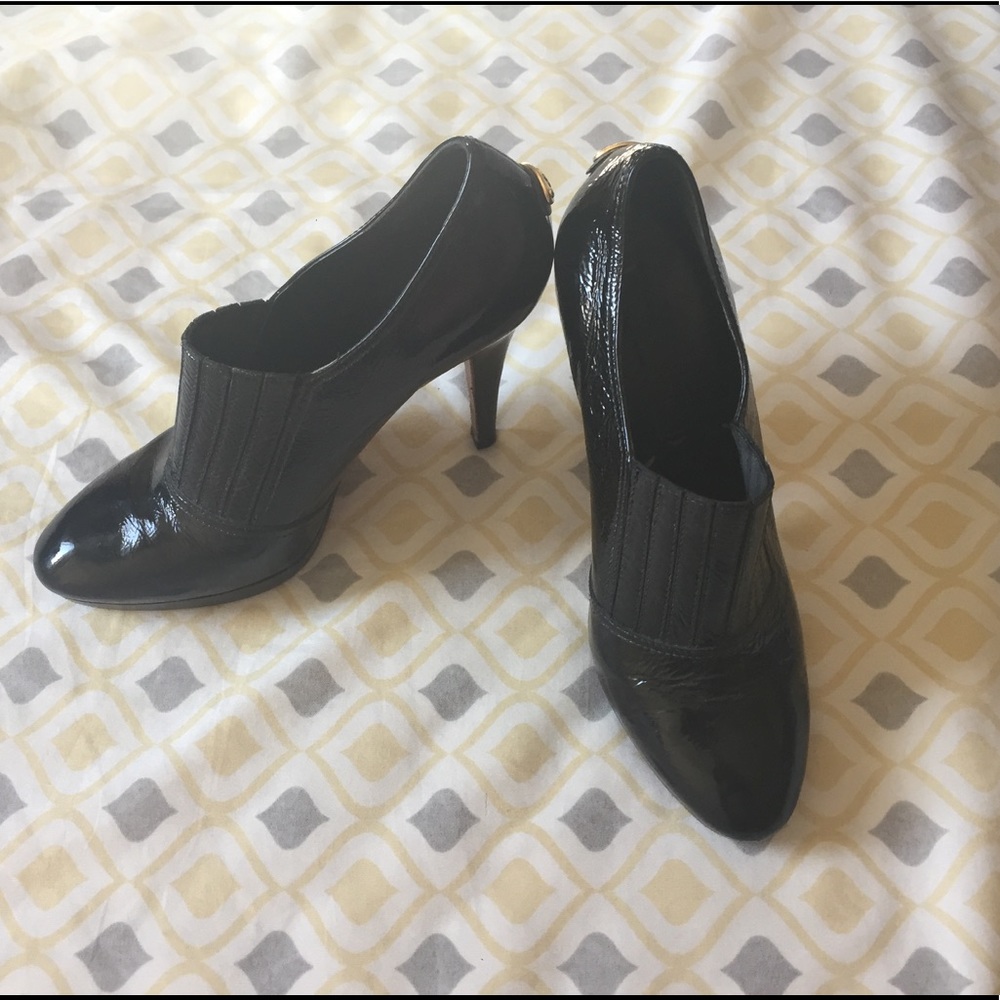BCBG heels