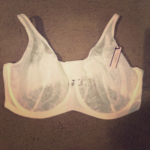 Victoria's Secret Lace Bra NWT