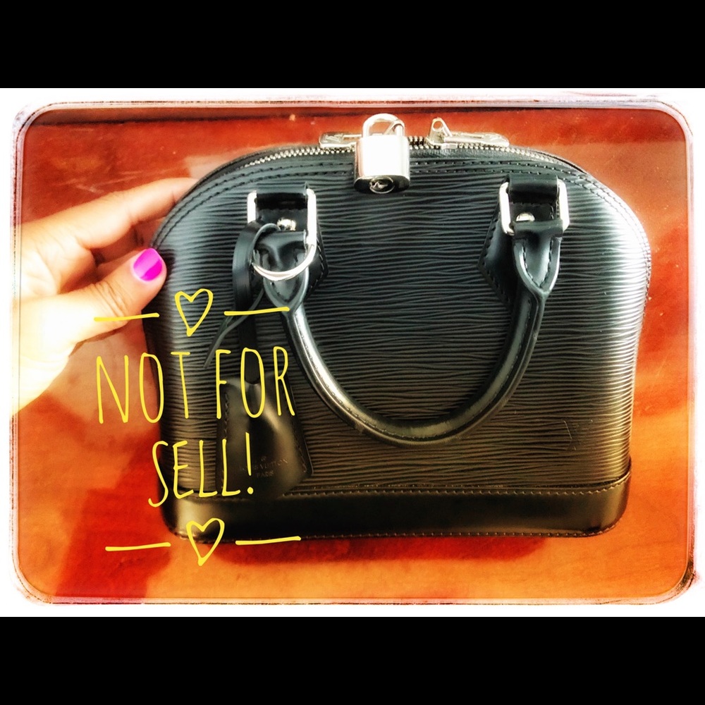 💯 Authentic LV Alma BB!