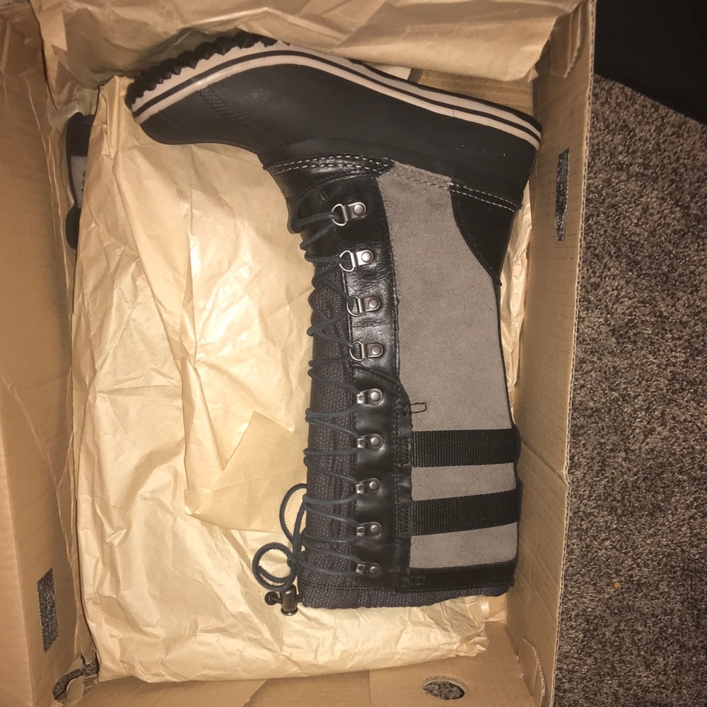Brand new Sorel Conquest Carly II