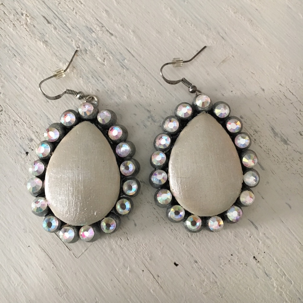 💥Beautiful pearl iridescent clay earrings!💥