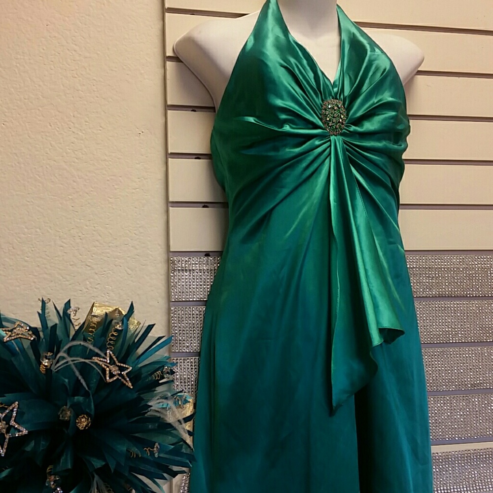 Dress - Picture 2 of 3