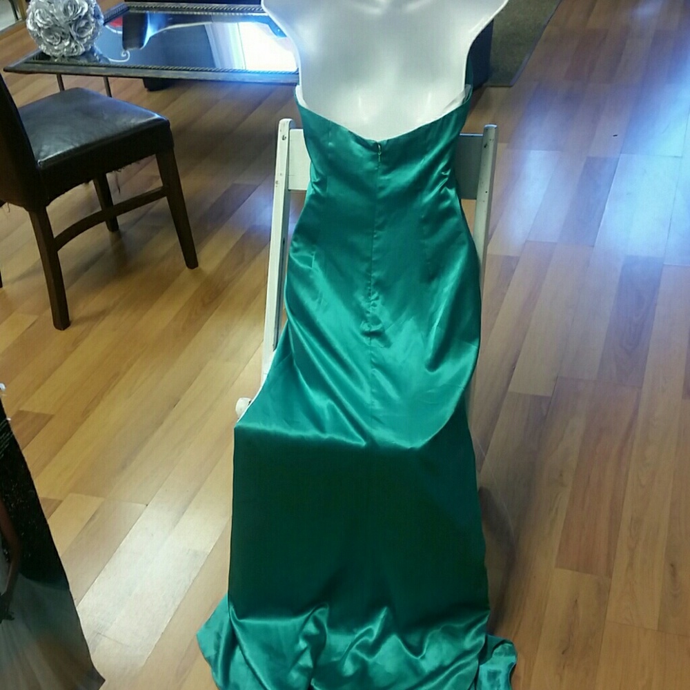 Dress - Picture 3 of 3