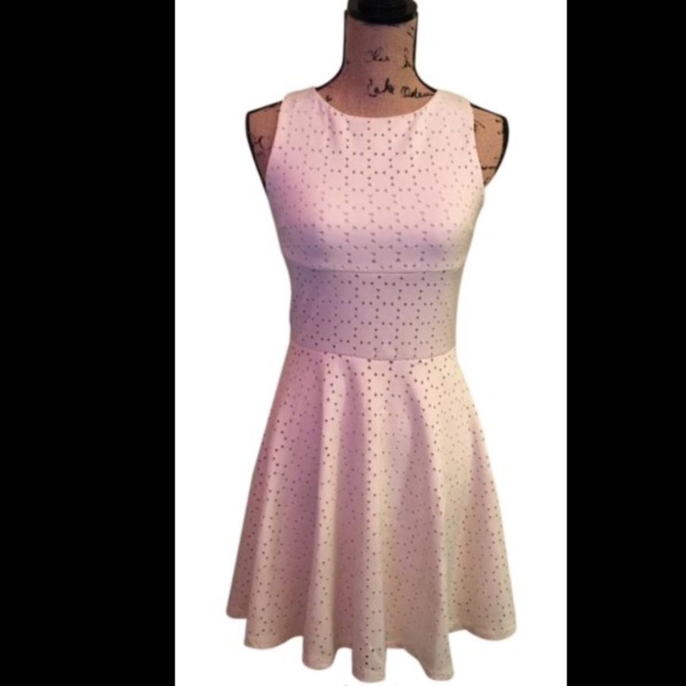 Lazercut Detail While Sleeveless Dresss