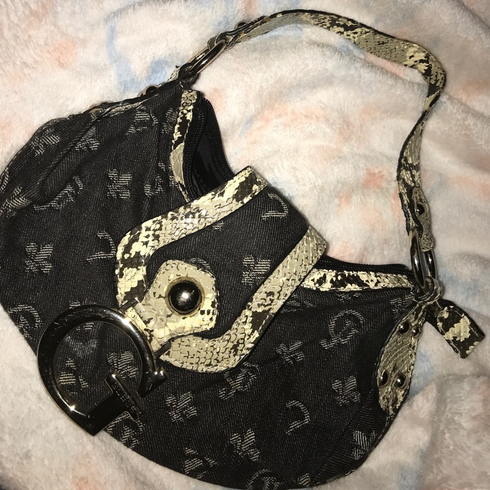 SMALL GUESS PURSE
