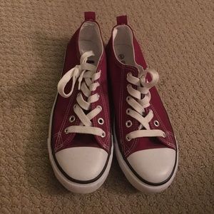 Look-alike maroon converses