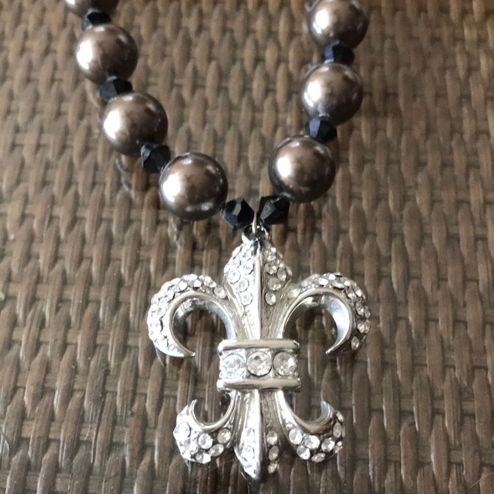 ✨Fleur de lis Necklace✨