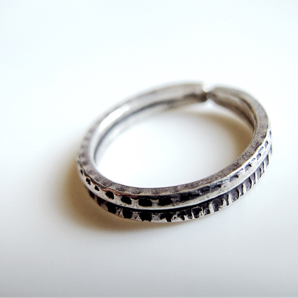 Ring - Picture 3 of 4