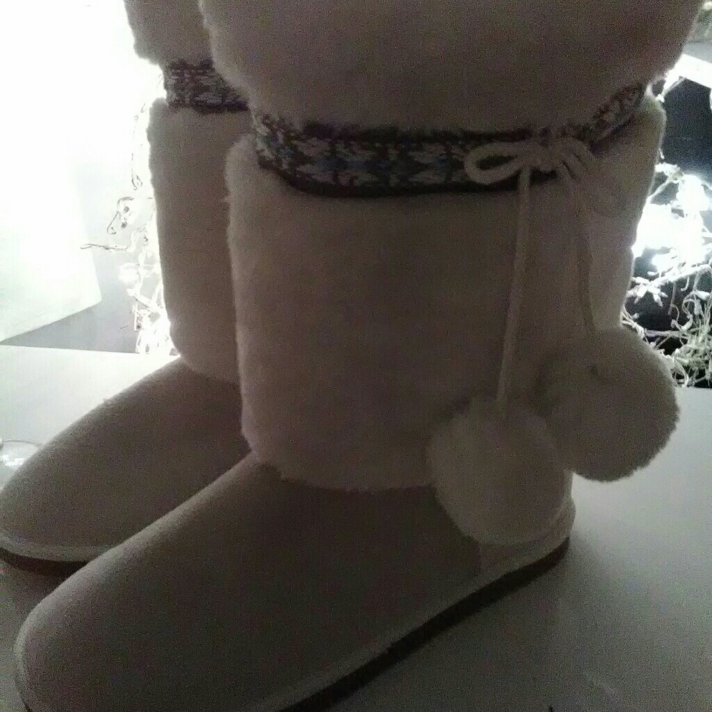 Closet CLEAR OUT ESKIMO fur lined boots