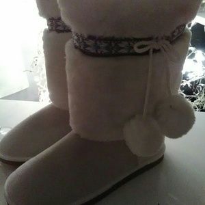 Closet CLEAR OUT ESKIMO fur lined boots