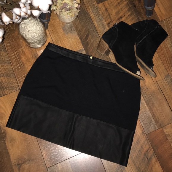 EXPRESS NWT Mini Skirt + Faux Leather Detail - Picture 6 of 7