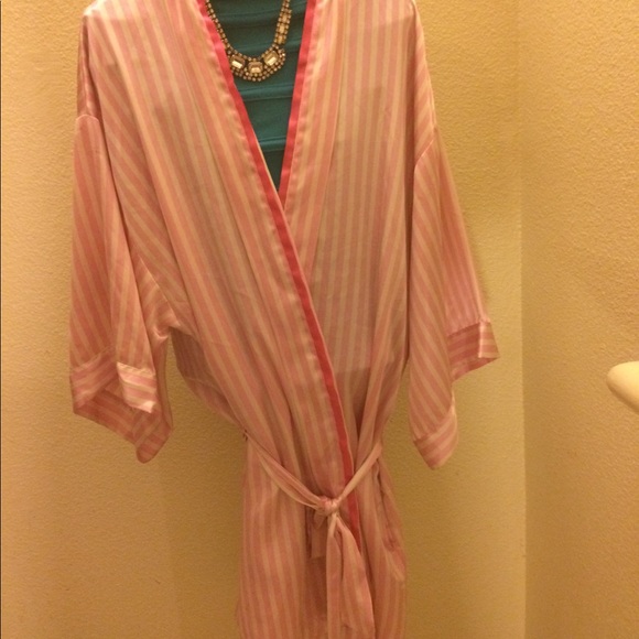 Victoria secret runway robe - Picture 6 of 8