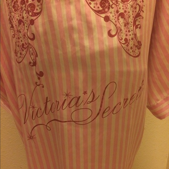 Victoria secret runway robe - Picture 7 of 8