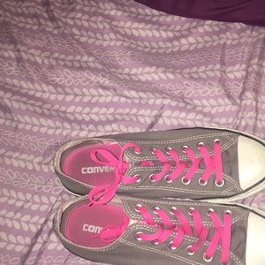 Double tongue low converse shoe