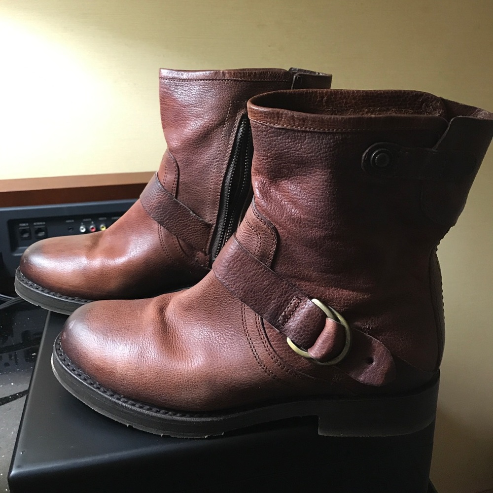 OluKai women’s genuine leather boots