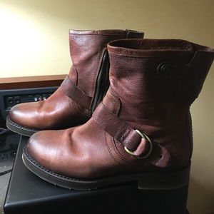 OluKai women’s genuine leather boots