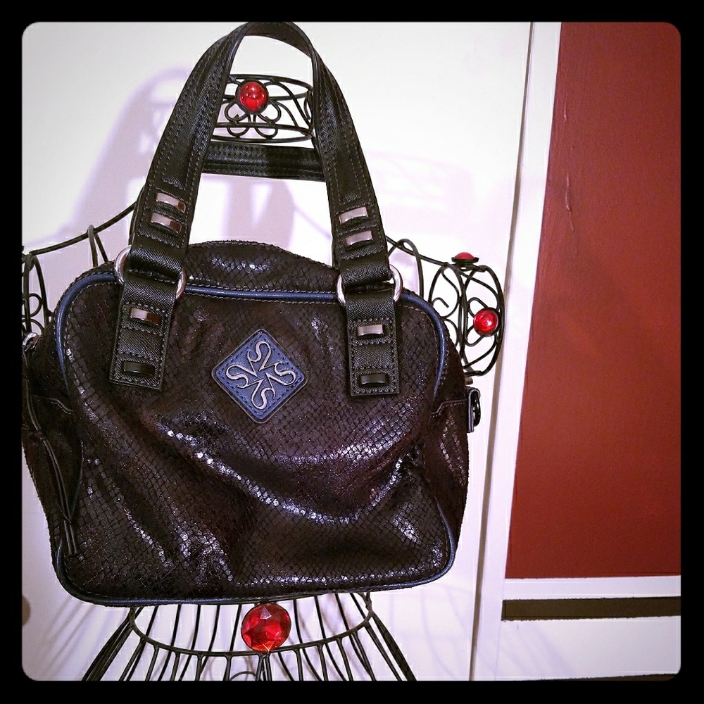 Very Wang black leather purse.