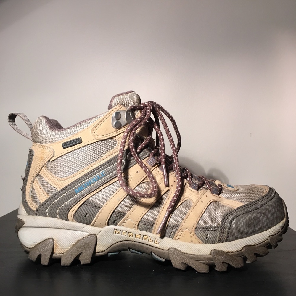⛰ Merrell Hiking Boots