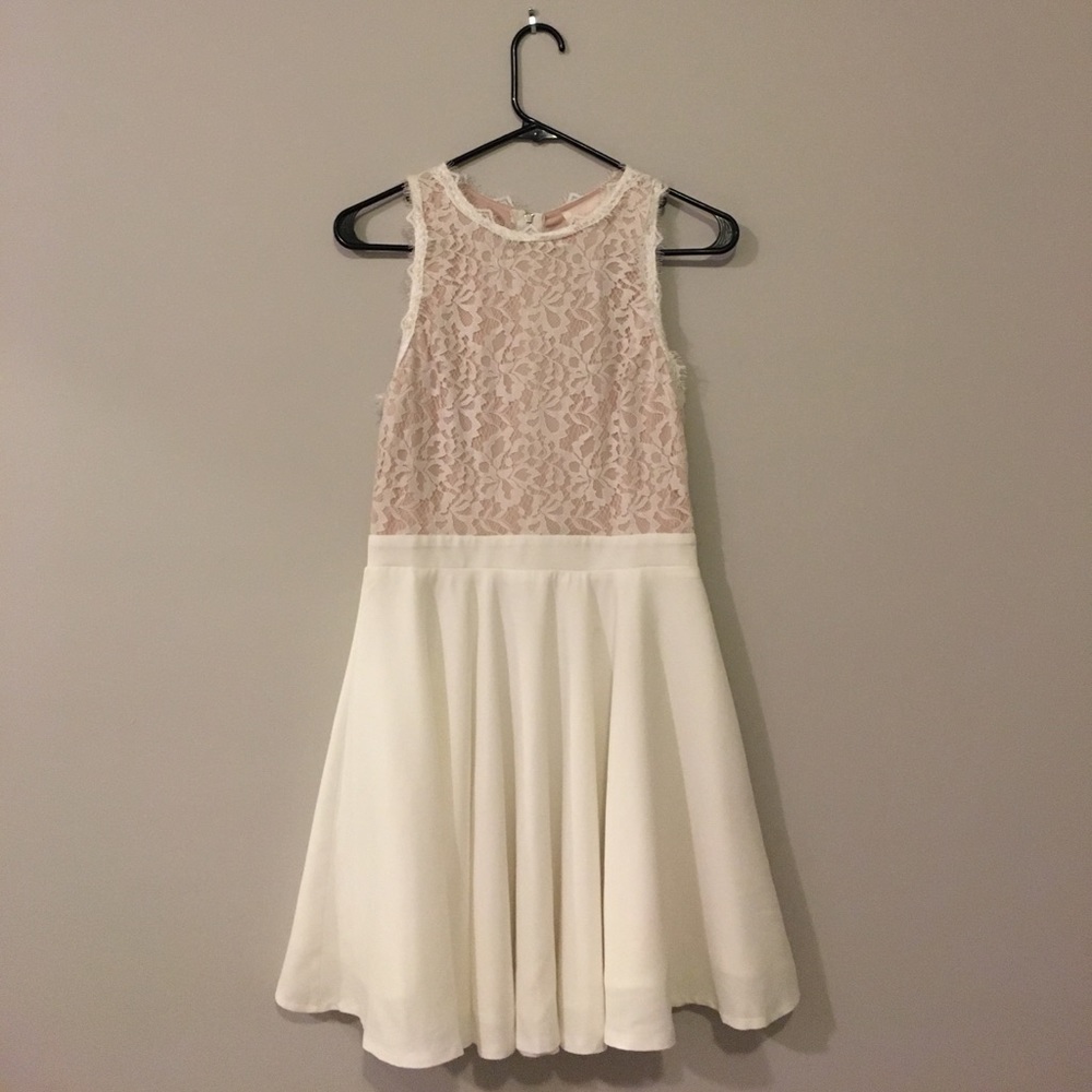 NWT Francesca’s white lace dress