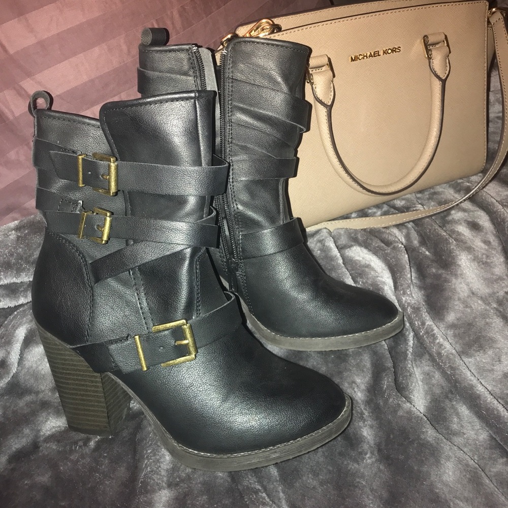 Black Moto Boots size 8 runs small