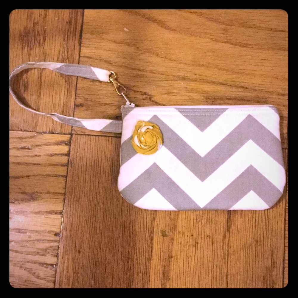 Grey & White Chevron Wrislet