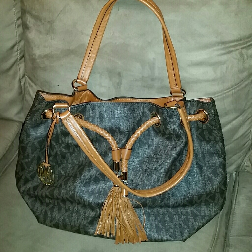 AUTHENTIC MICHAEL KORS LARGE TOTE BAG