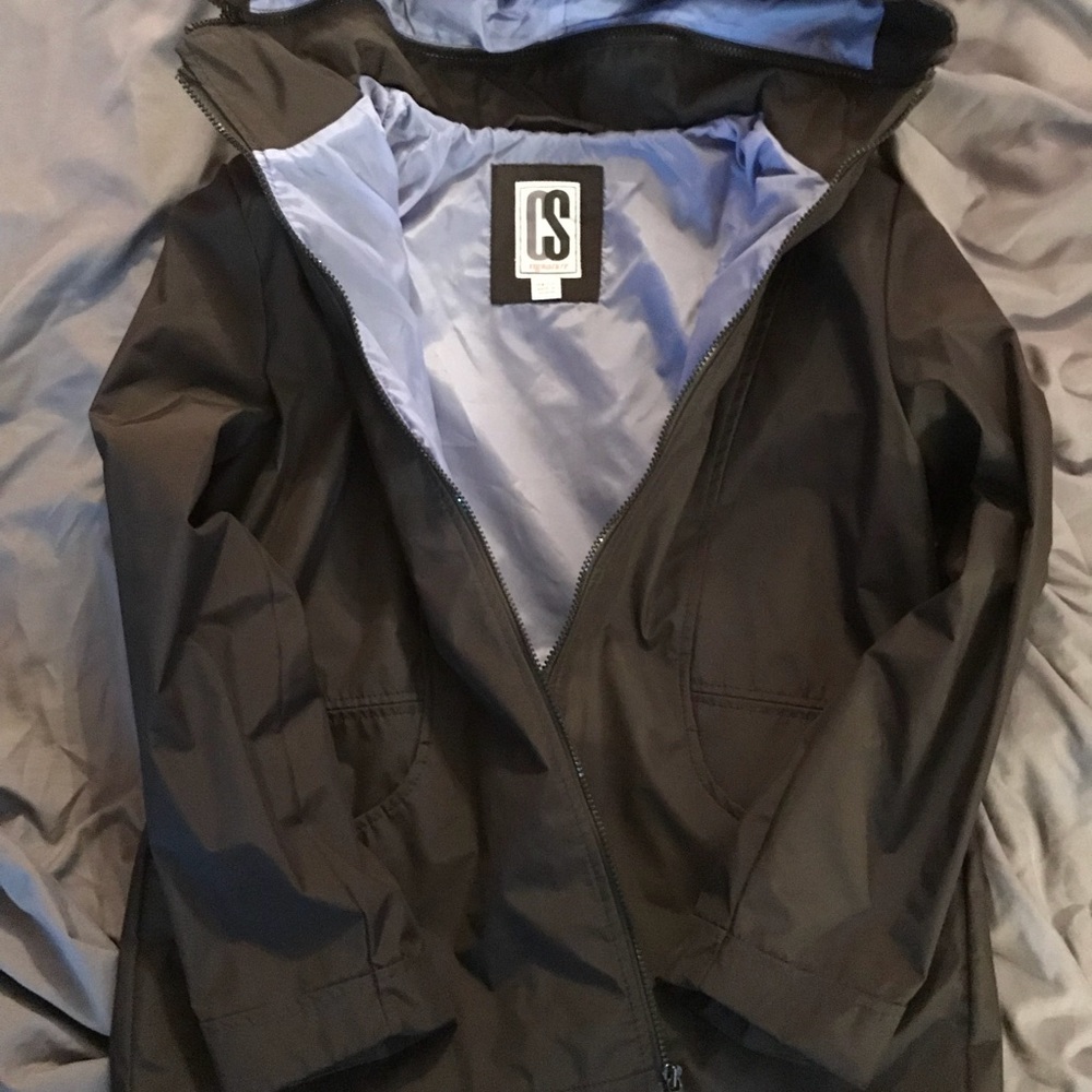 Black CS signature rain coat SZ. Large