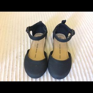 Gap Black toddler flats with ankle strap! Size 6