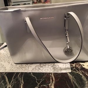 Michael Kors jet set leather medium tote