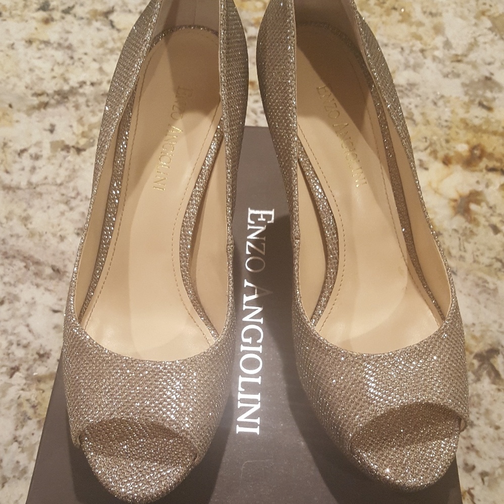 Enzo Angiolini gold FB heals 6.5