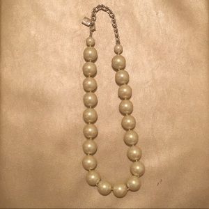 Classic pearl necklace