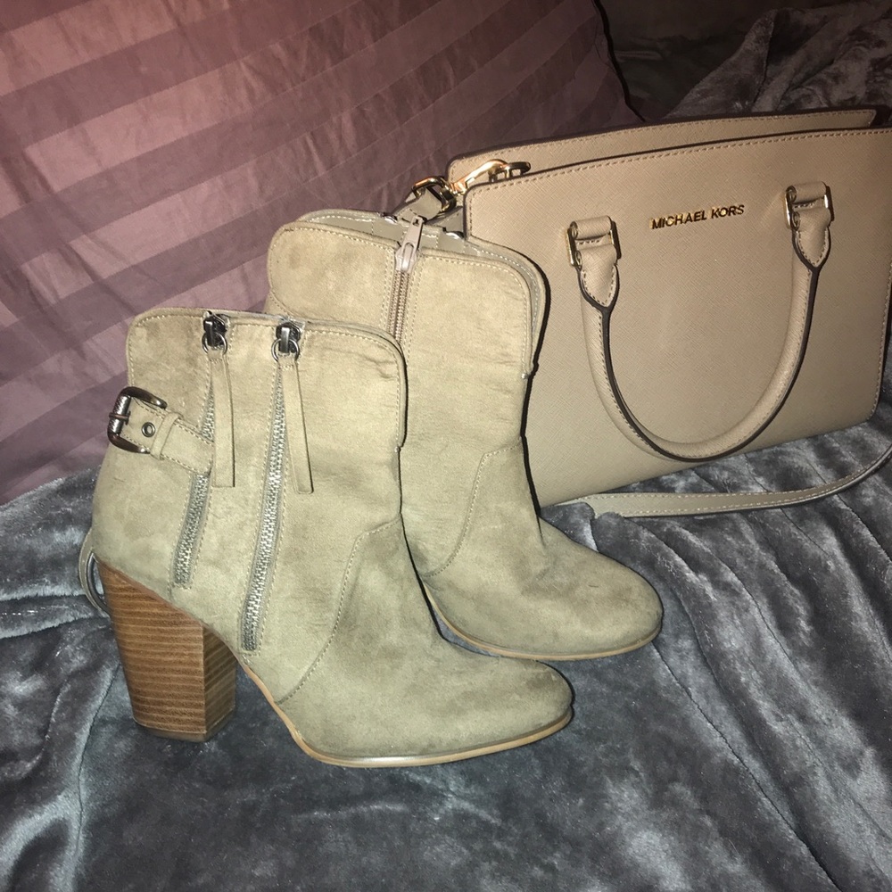 Carlos Santana Madera Booties Size 8