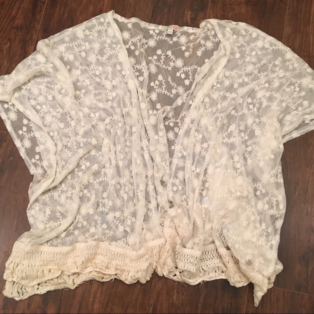 Sale💖 Cream lace kimono