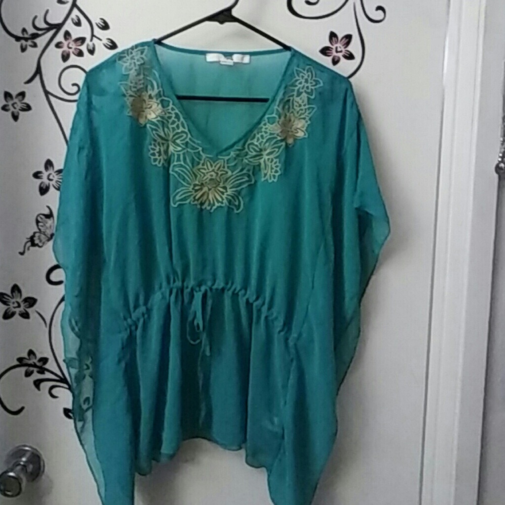 Cute top - Picture 2 of 3