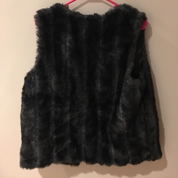 Joie Faux Fur Vest - Black/Grey Small - Picture 4 of 4