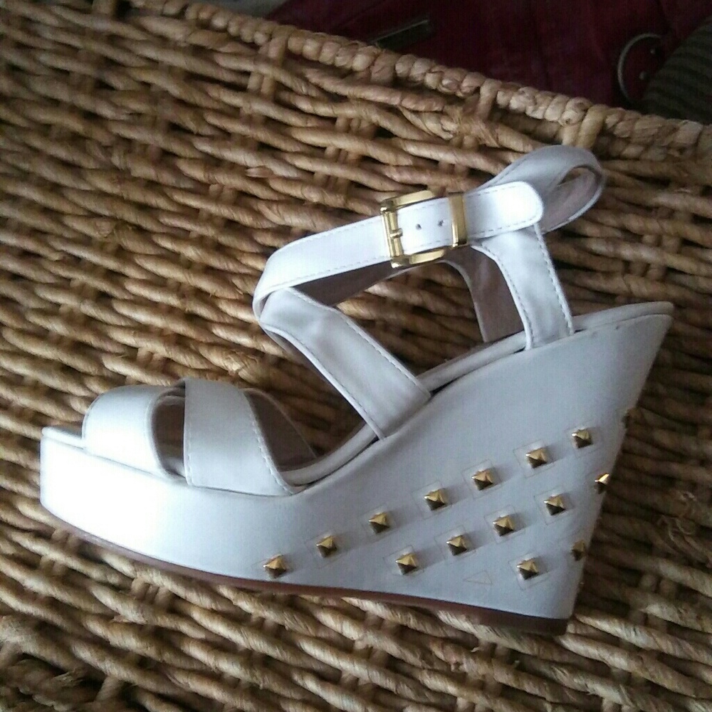 White wedges