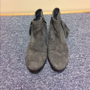 Short grey suede boot