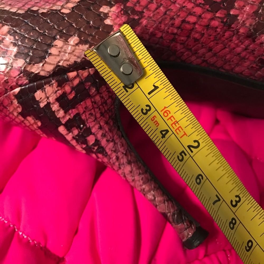 Stuart Weitzman - Picture 5 of 6