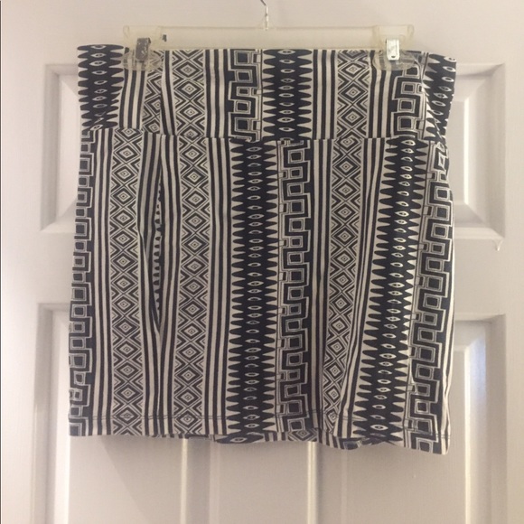 Black and white Aztec print skirt - Picture 1 of 1
